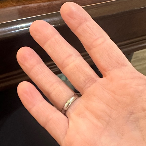 Elegant Silver and Turquoise Leaf Ring - Picture 3 of 8